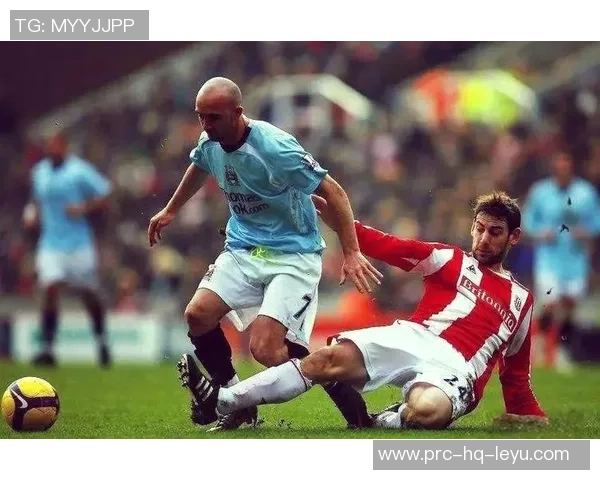 踢足球的技巧与策略全面指南助你提升球技与比赛表现